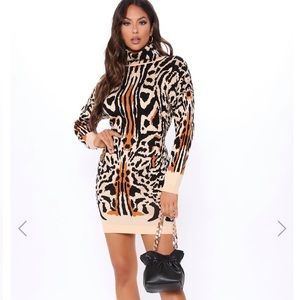 FASHION NOVA MEDUIM NEVER WORN SWEATER DRESS